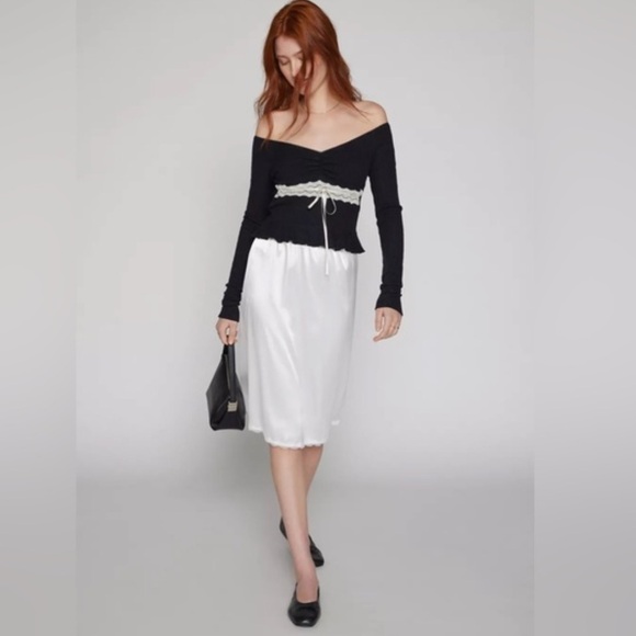 Kimchi Blue Urban outfitters Off-Shoulder Top with Lace Detail black - Picture 3 of 4